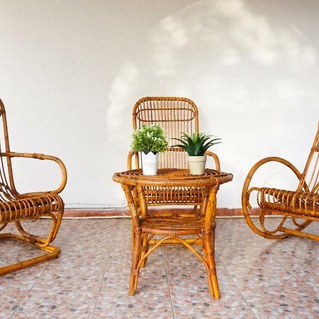 Villa Aurelia -Seafront Apartment With Patio Flumini di Quartu Extérieur photo