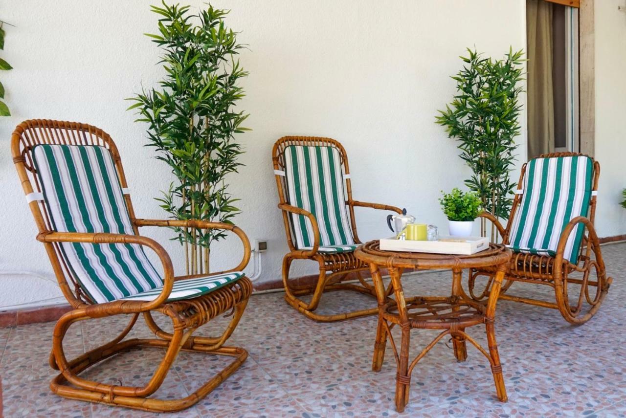 Villa Aurelia -Seafront Apartment With Patio Flumini di Quartu Extérieur photo