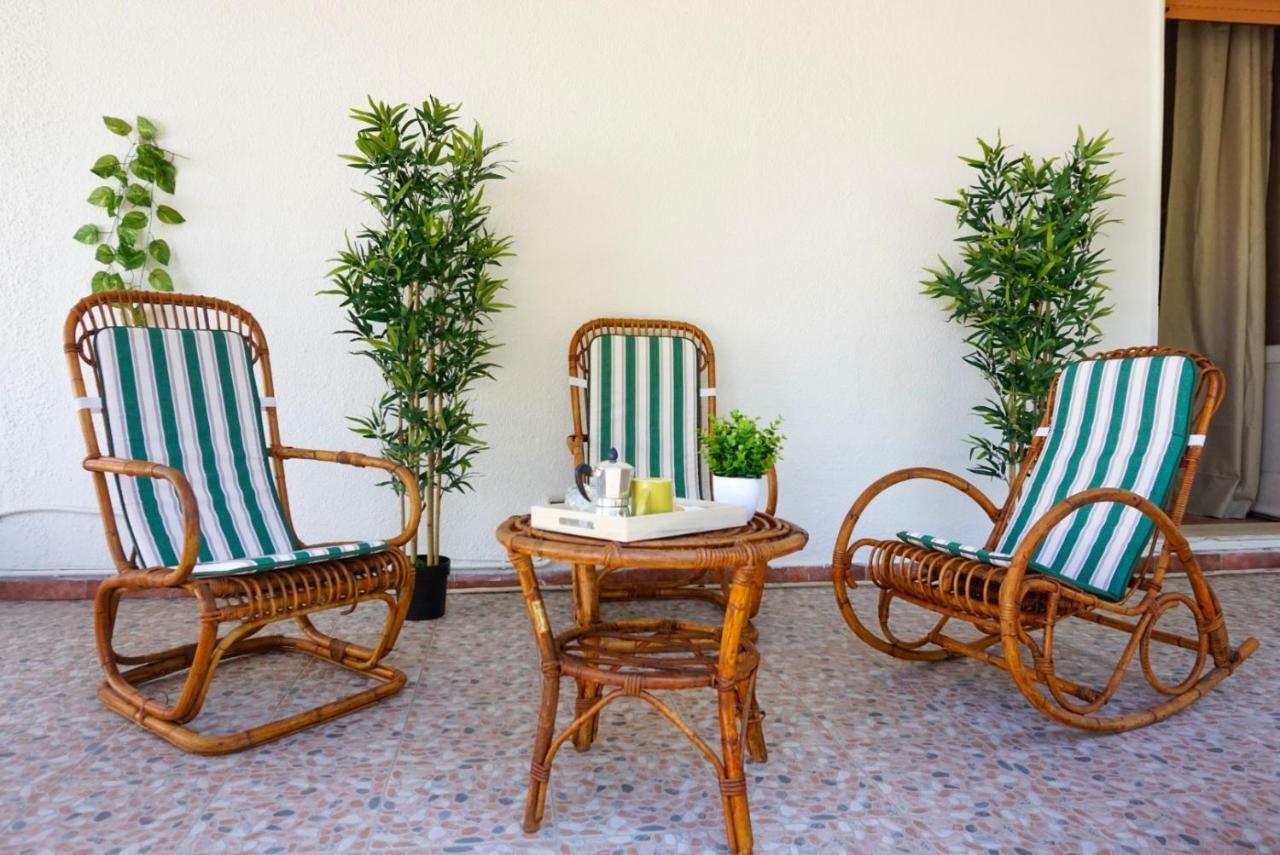 Villa Aurelia -Seafront Apartment With Patio Flumini di Quartu Extérieur photo