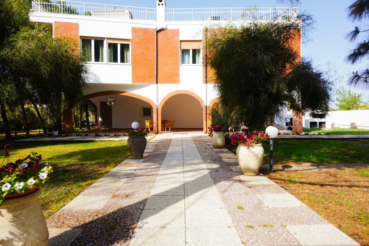 Villa Aurelia -Seafront Apartment With Patio Flumini di Quartu Extérieur photo