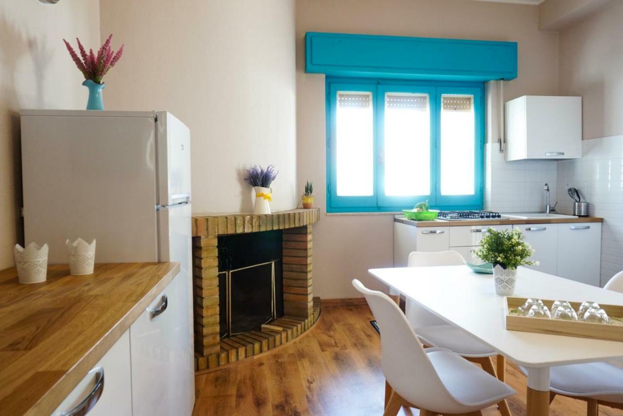 Villa Aurelia -Seafront Apartment With Patio Flumini di Quartu Extérieur photo