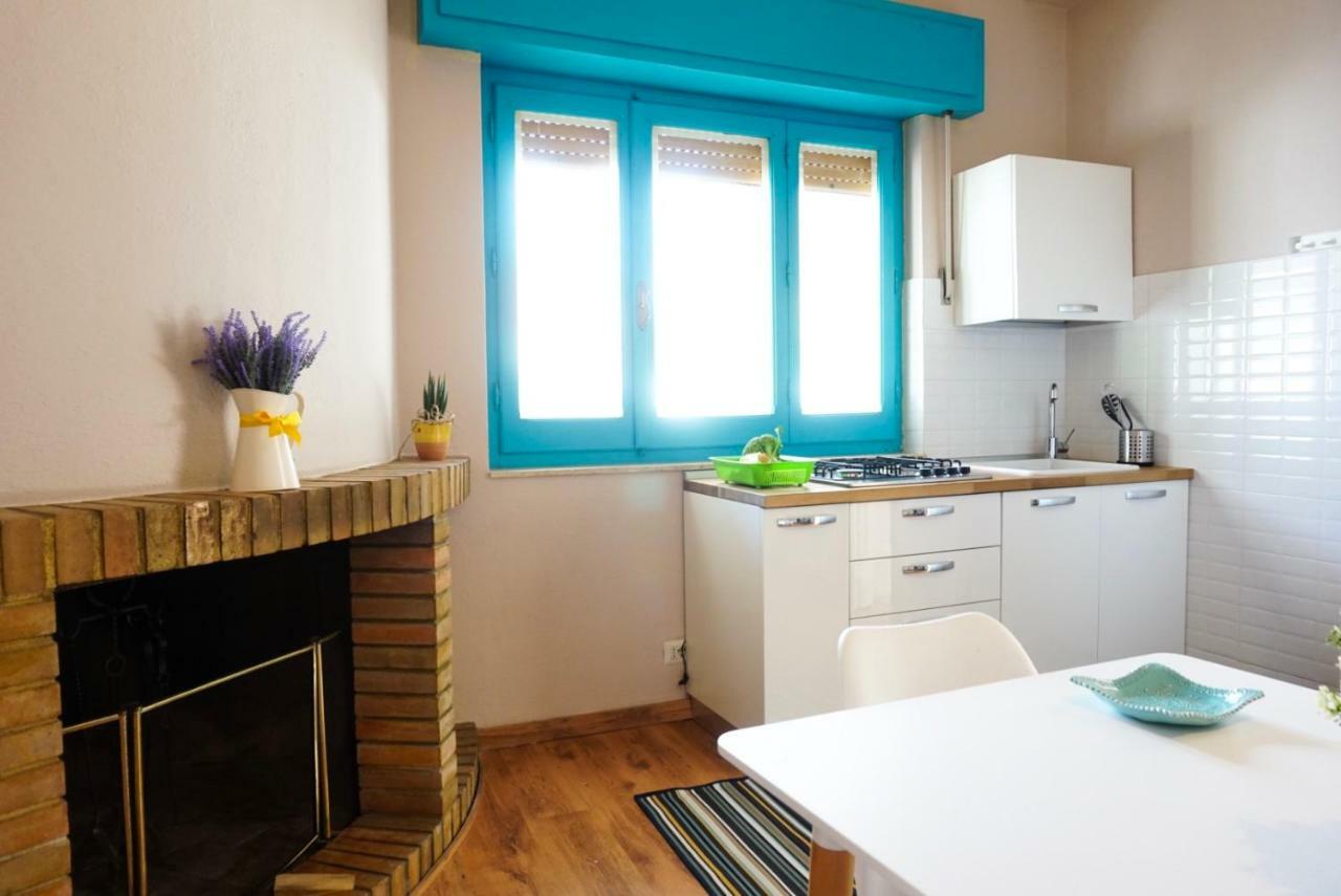 Villa Aurelia -Seafront Apartment With Patio Flumini di Quartu Extérieur photo