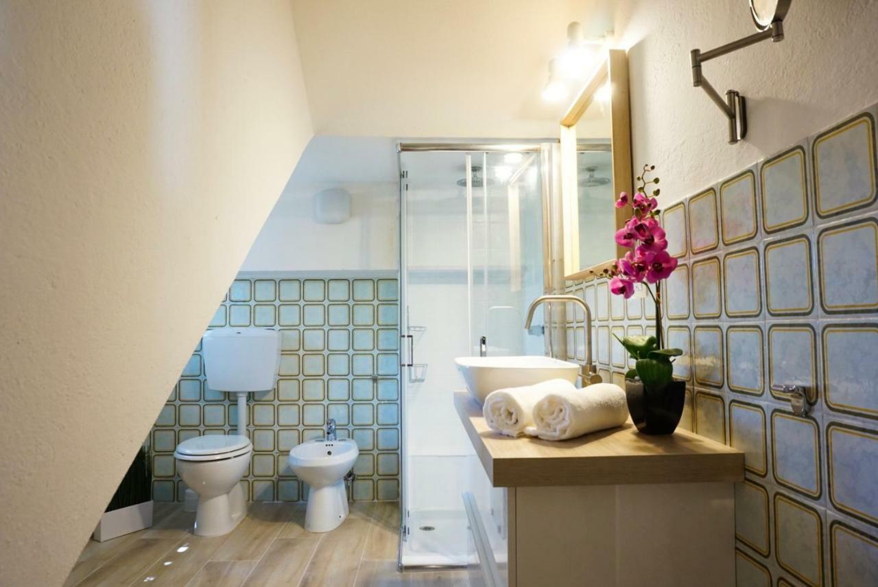 Villa Aurelia -Seafront Apartment With Patio Flumini di Quartu Extérieur photo