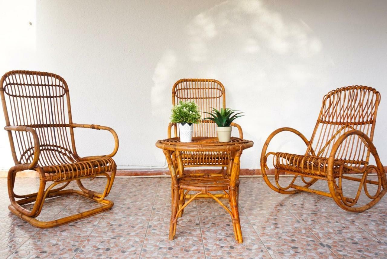 Villa Aurelia -Seafront Apartment With Patio Flumini di Quartu Extérieur photo