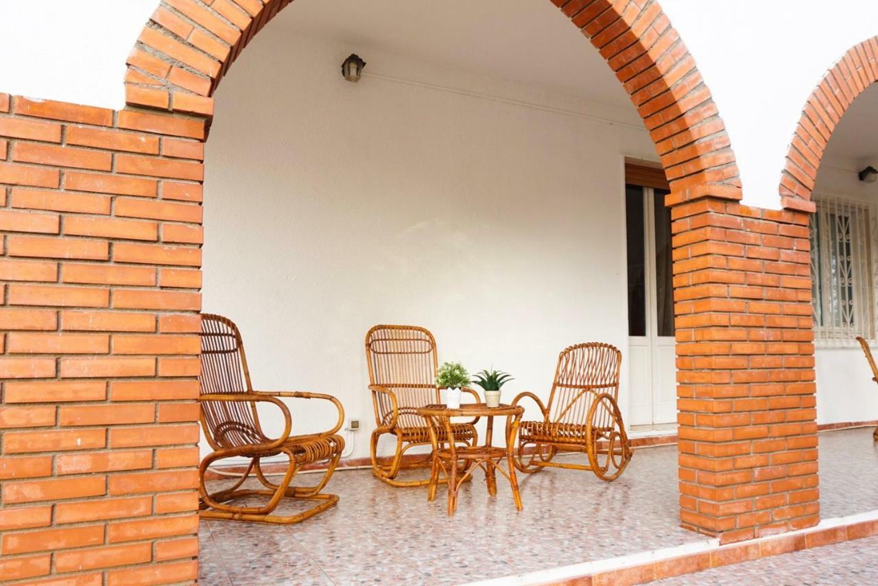 Villa Aurelia -Seafront Apartment With Patio Flumini di Quartu Extérieur photo