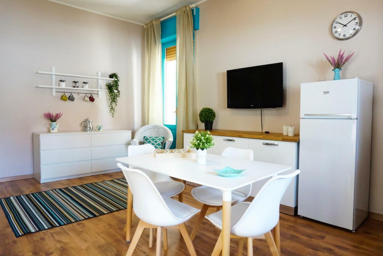 Villa Aurelia -Seafront Apartment With Patio Flumini di Quartu Extérieur photo