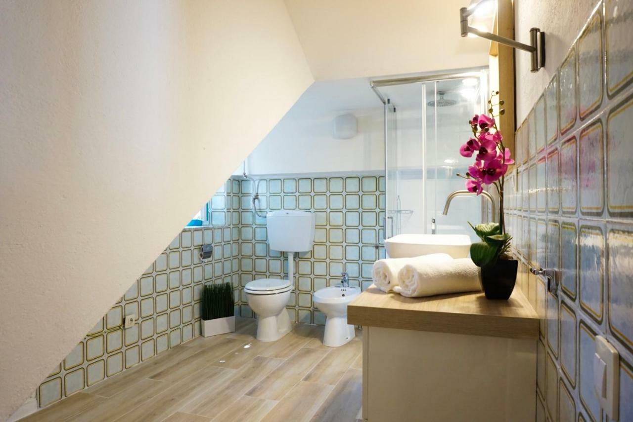 Villa Aurelia -Seafront Apartment With Patio Flumini di Quartu Extérieur photo