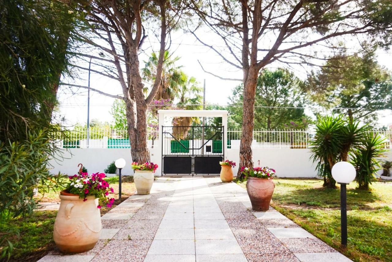 Villa Aurelia -Seafront Apartment With Patio Flumini di Quartu Extérieur photo