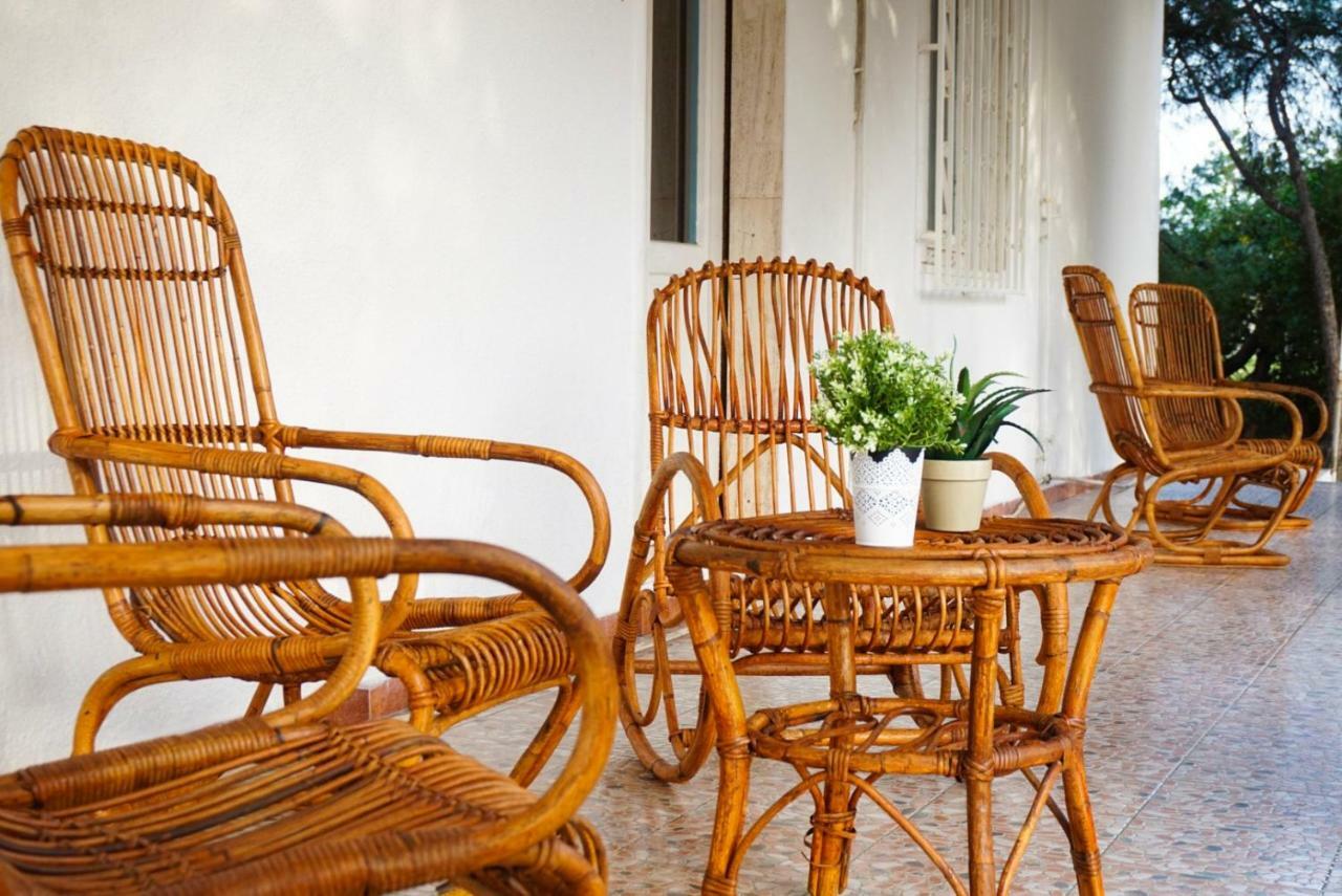 Villa Aurelia -Seafront Apartment With Patio Flumini di Quartu Extérieur photo