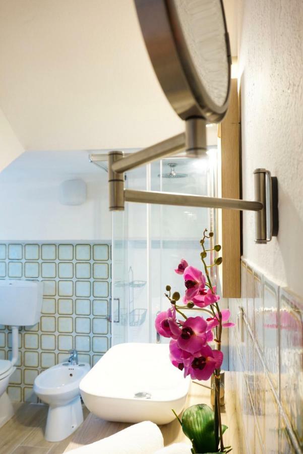 Villa Aurelia -Seafront Apartment With Patio Flumini di Quartu Extérieur photo